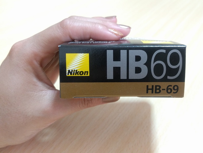 レンズフード（HB69）の箱は想像よりも薄かった
